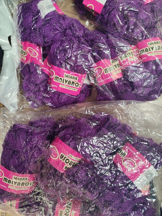 Нова интересна прежда в цвят Лилав  е 10 евро за цялата преждатикета,