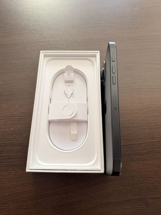 iPhone 16 Pro Max, Black Titanium