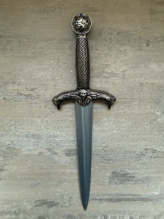 Pumnal Regele Arthur