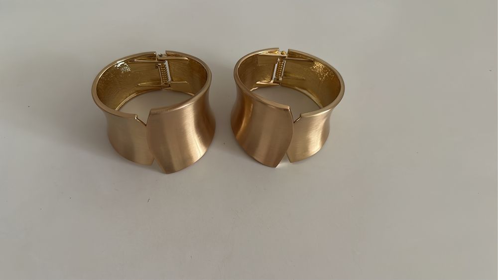 Продам браслеты новые