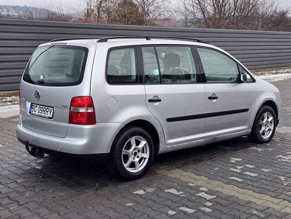 Vând Volkswagen Touran