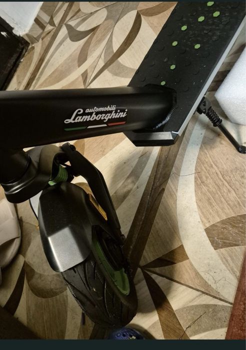Vand trotineta electrica Lamborghini noua