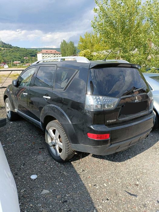 Vand sau dezmembrez Mitsubishi Outlander