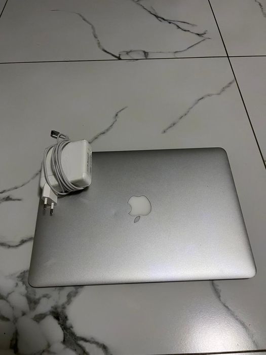 MacBook Air 13-поколения