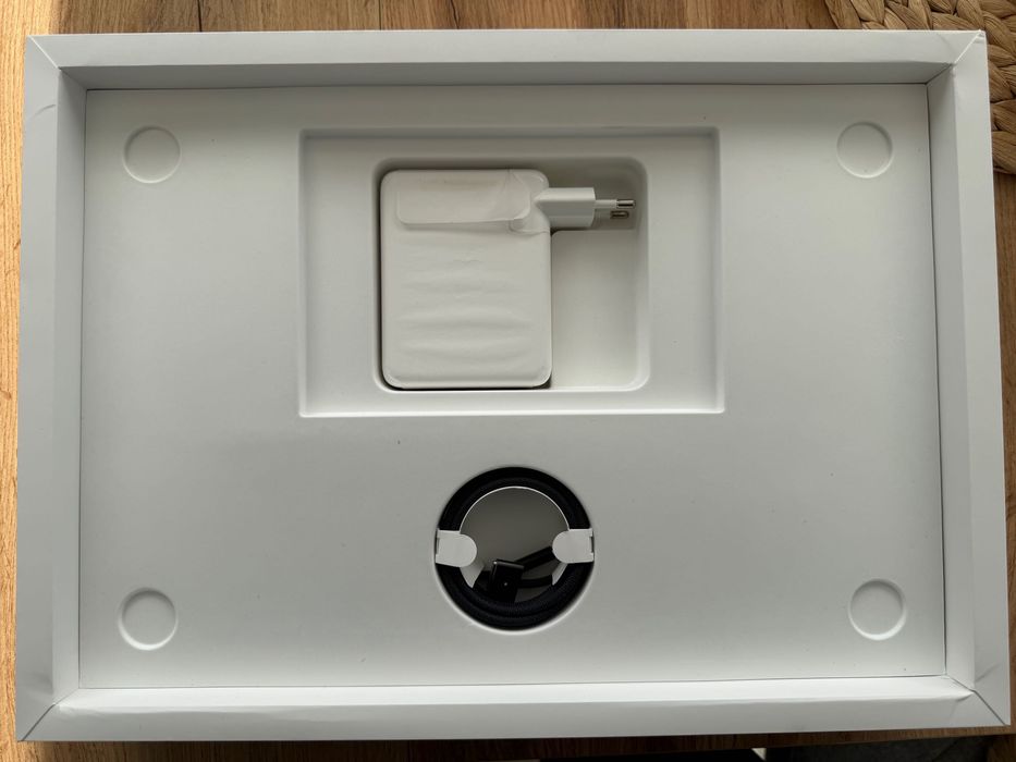 НОВ MacBook Pro 16" M4 PRO Chip 14-Core CPU/20-Core GPU/24 RAM/512 SSD