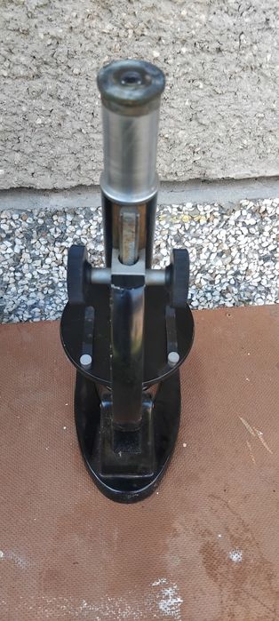 Старинен малък български микроскоп МУ-4