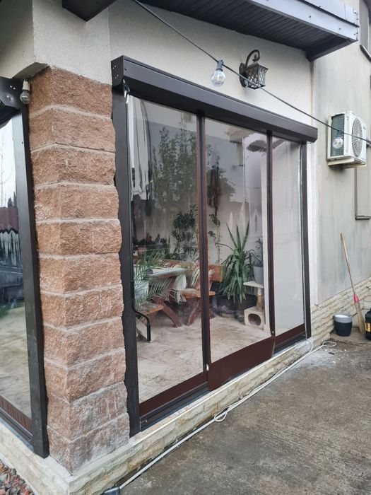 Închideri terase,folie transparentă capse și bride,rulouri cu manivelă.