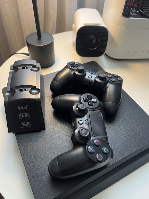 Продам Playstation 4 Slim 1TB