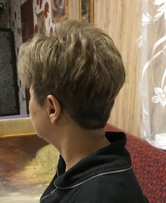 Парикмахер — сложные женские стрижки, окрашивание, химическая завивка