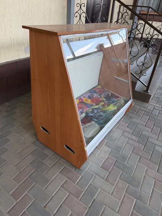Продам витринный холодильник