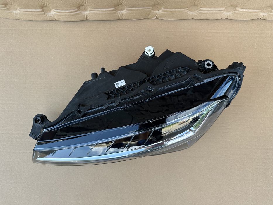 Far stânga Skoda Superb 3 2019-2022, Crystal Lighting