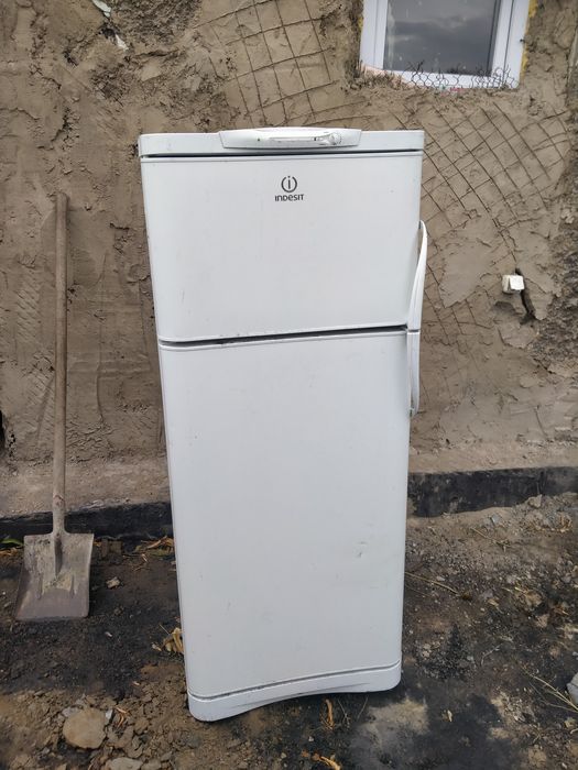 Холодильник средняя