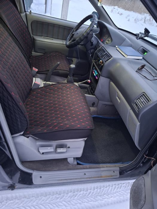 Митсубиси спейс рунер