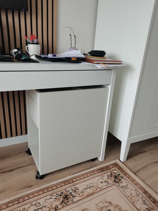 Vand comoda birou cu rotile