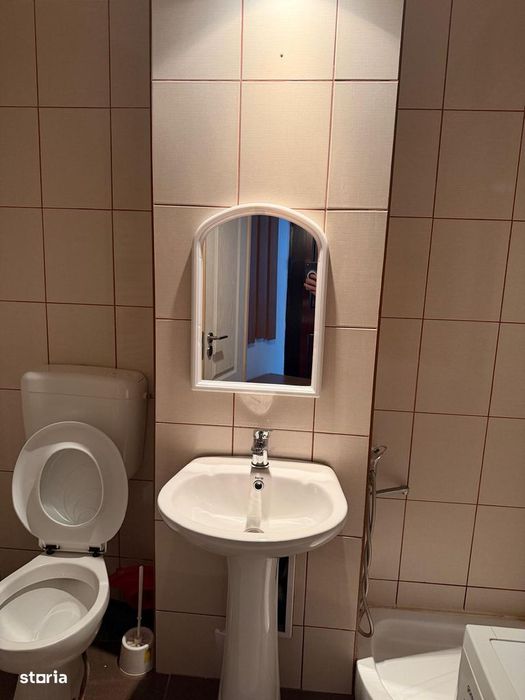 Garsoniera etaj 4 - bloc de apartamente, strada Torentului