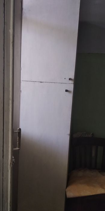 Старенькая кухня из трёх предметов