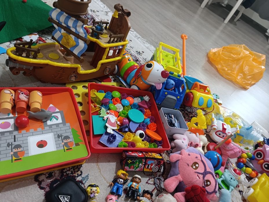 Продам игрушки развивающие для детей