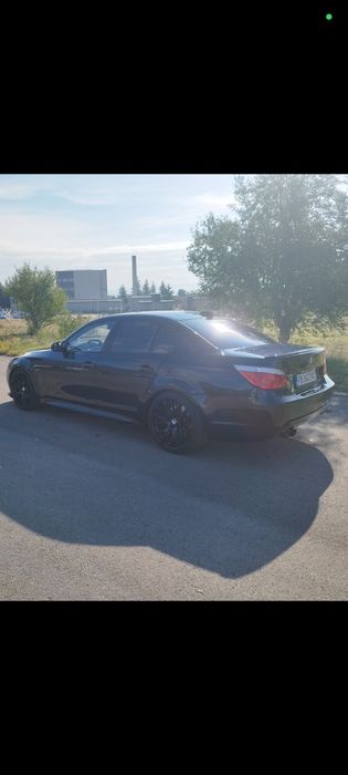 Продавам БМВ 550и Е60