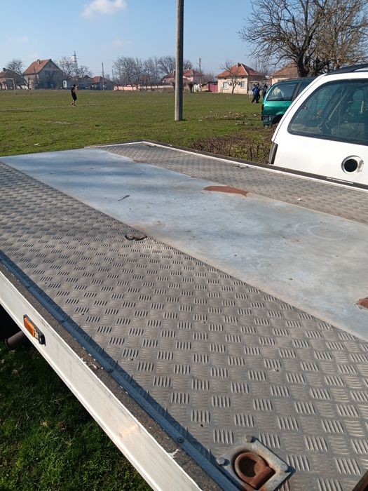 Продавам платформа за каросерия