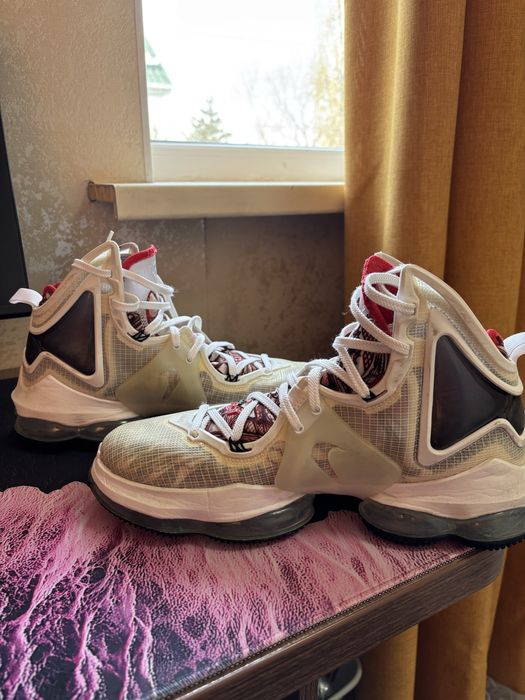 Баскетбольные кроссовки Lebron 19