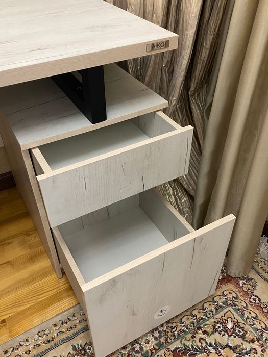 Стол письменный/рабочий от Aiko