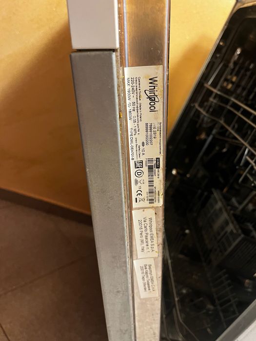 Съдомиялна за вграждане 60см Whirlpool