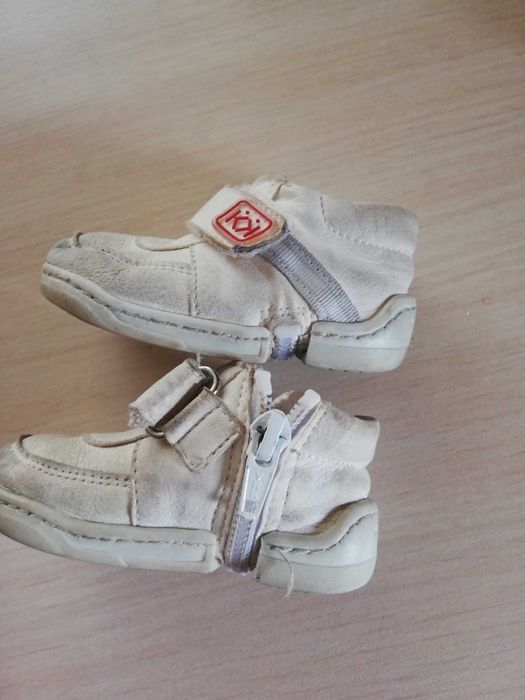 Буйки Колев и Колев и пантофи тип чорап