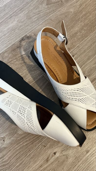 Босоножки новые