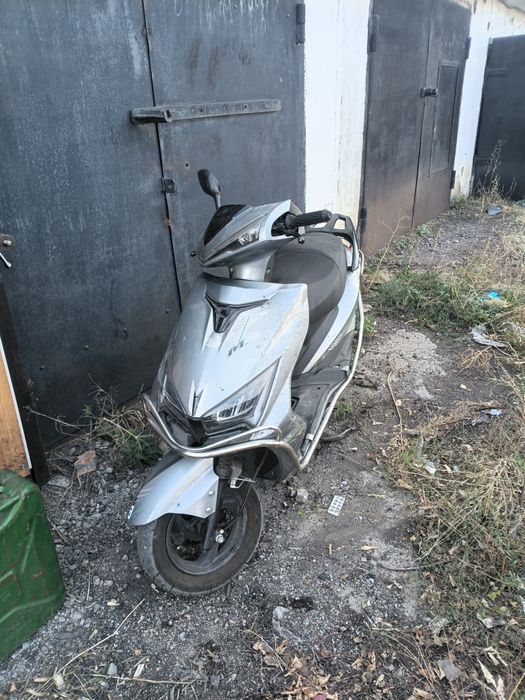 Продам скутер LI YA m8