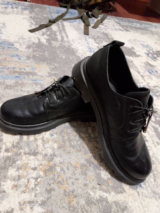 Срочно продам мужские ботинки