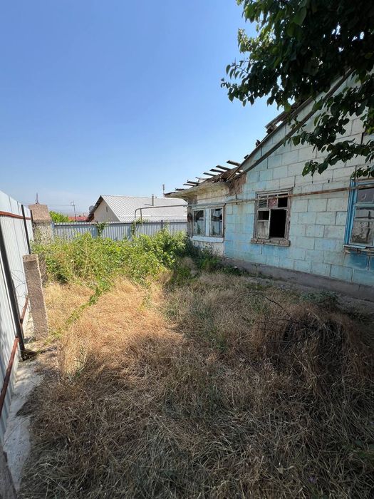 Срочно продается участок в Чирчике 7 соток 3 ком дом старый