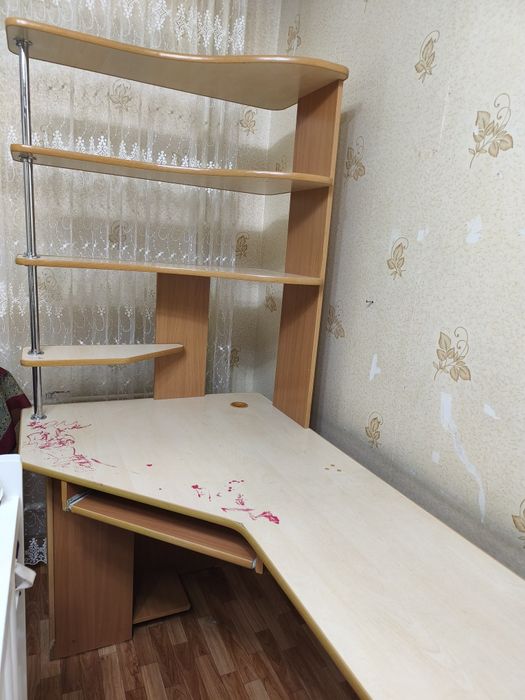 Отдам компьютерный стол самовывоз