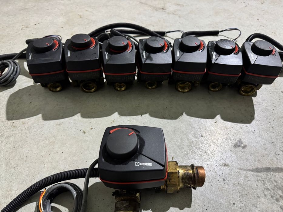 Vana cu trei căi ESBE cu servomotor 8 bucati