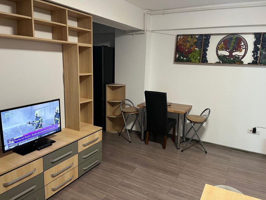 Particular închiriez apartament 2 camere zona Unirii