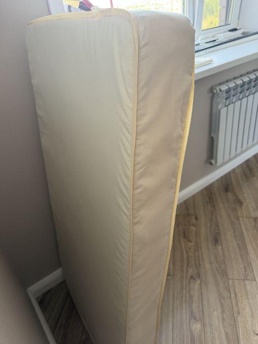 Продам детский матрас 60×120 см