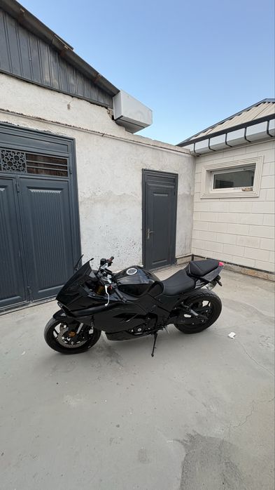 Qora Ducatti 400cc