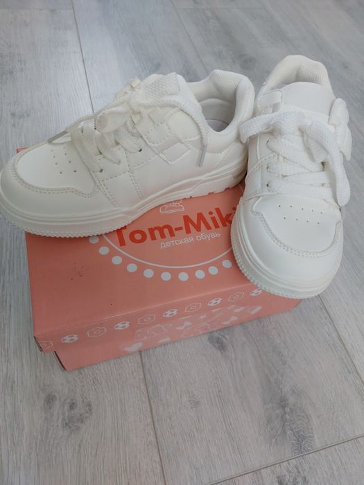 Кроссовки детские новые