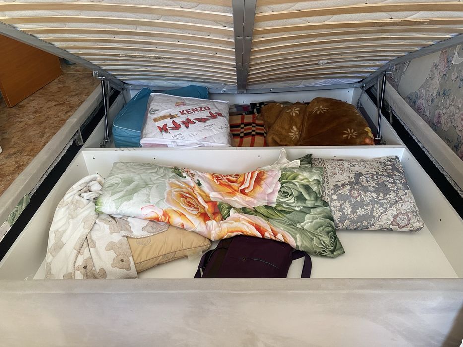 Продам двухспальную кровать