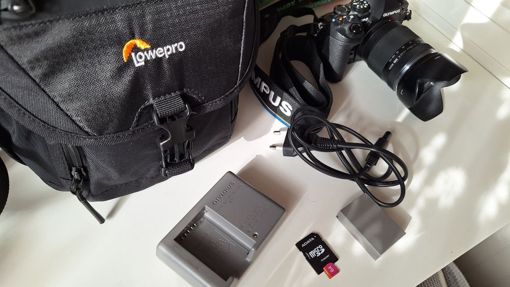 Фотоапарат Olympus OM-D E-M1 Mark I с обектив 14-150mm