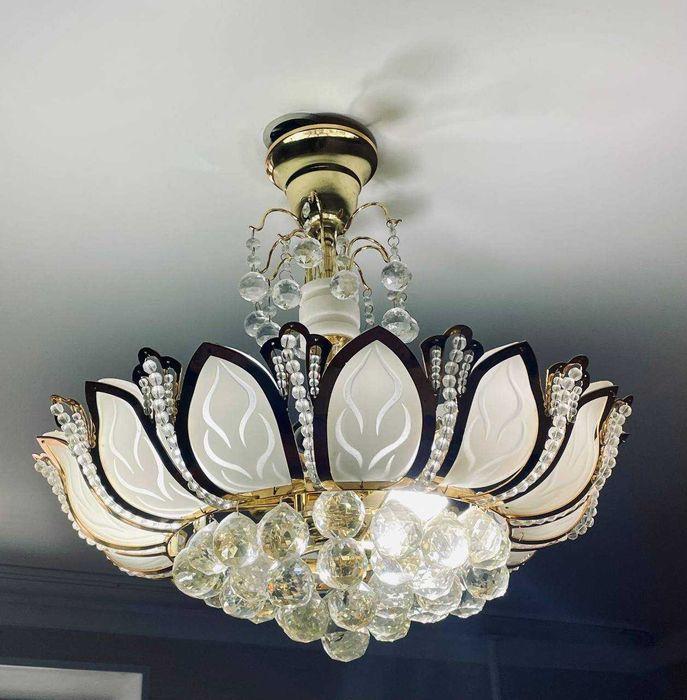 продам б/у хрустальную люстру "ЛОТОС" в отличном состоянии