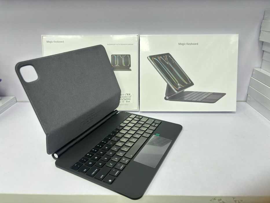 Ipad lux keyboard oq va qora rang