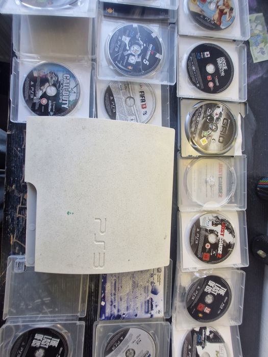 Ps 3 fără  manete . Jocurile se dau separat