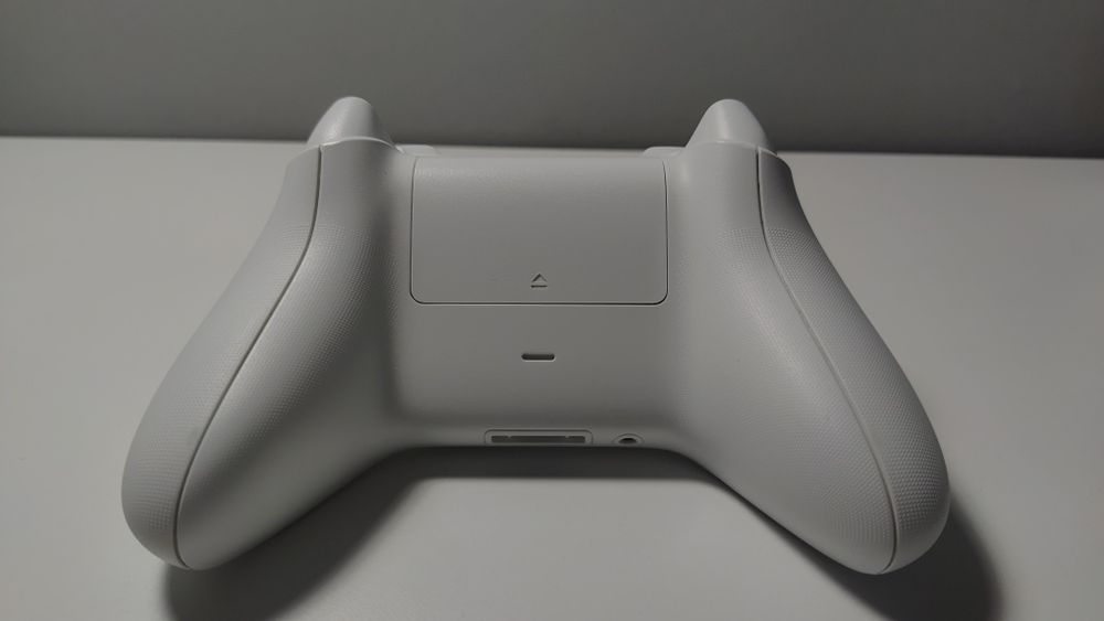 Оригинальный геймпад Xbox Wireless Controller (Robot White).