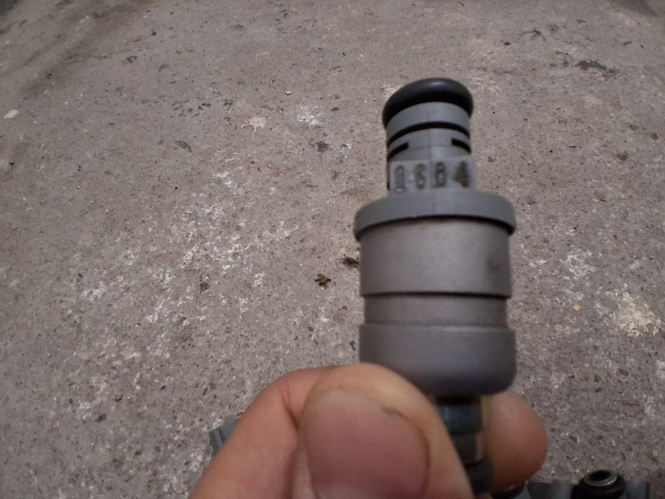 Дюзи бензинови 06A90603IBT от VW Golf5