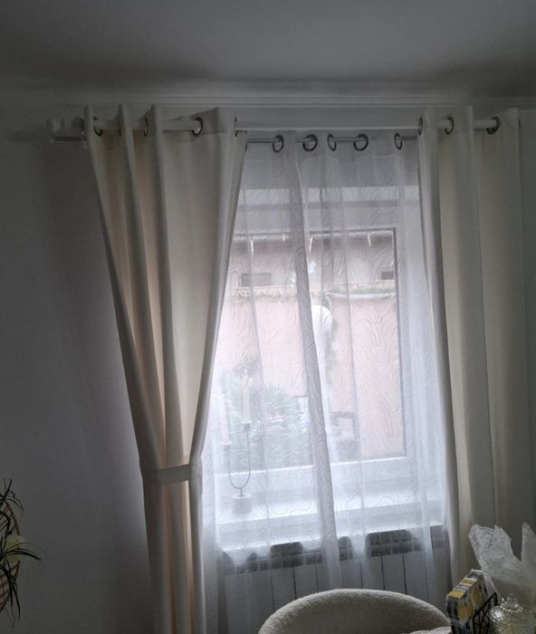 Galerie cu șină de perdea