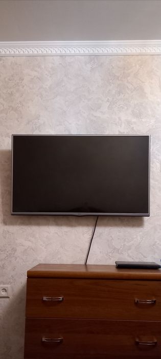 Sotiladi LG 43 tali б/у 3 Д koreya aybi yóq holati ideal Smart emas