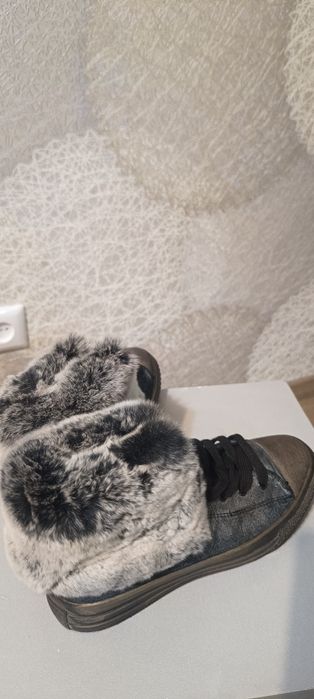 Продам кеды зимние. 36-37 размер.