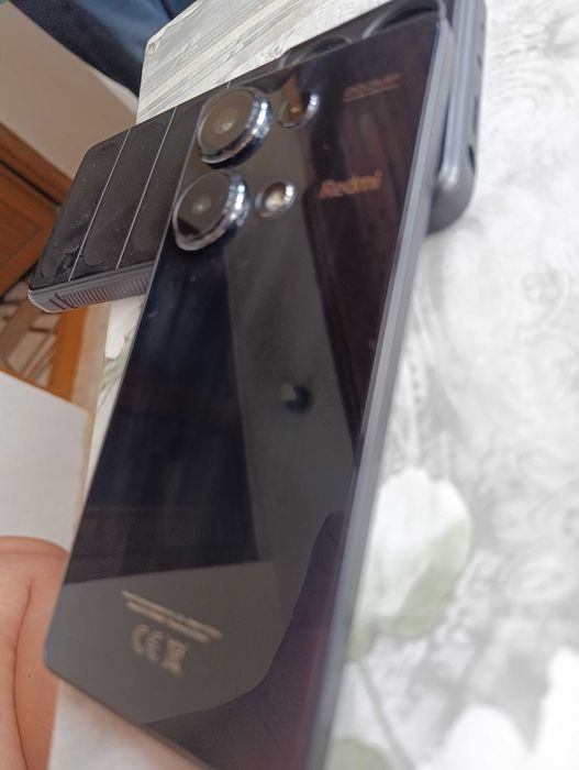 Продавам телефон Xiaomi Redmi 13 pro