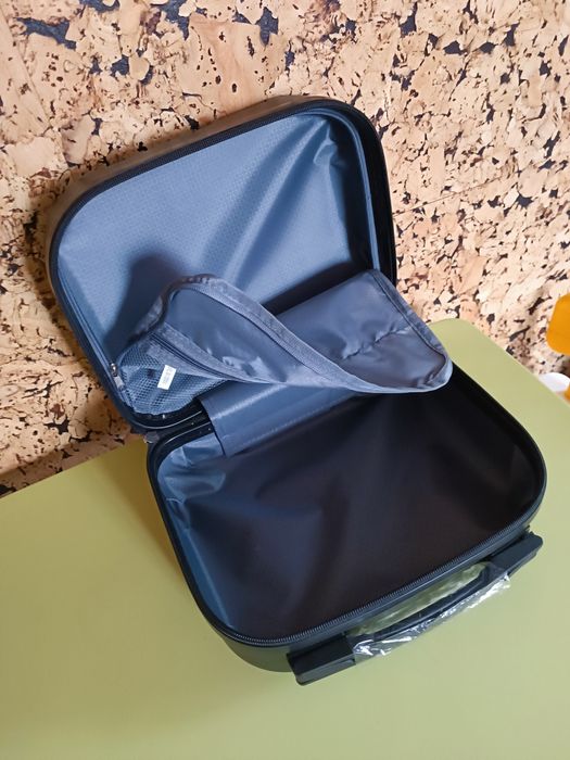 Чемодан для ручной клади