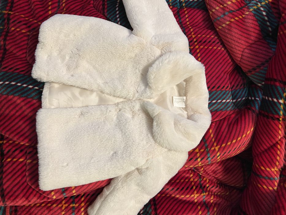 Blanita superba pentru bebe marca H&M mar 68 p